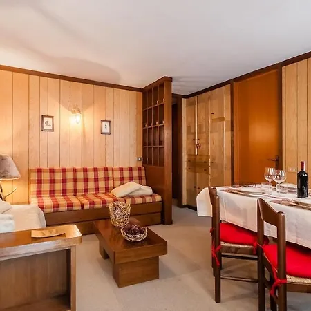Elegant And Cozy In The Heart Of Cervinia 布勒伊-切尔维尼亚