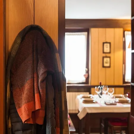 Апартаменти Elegant And Cozy In The Heart Of Cervinia